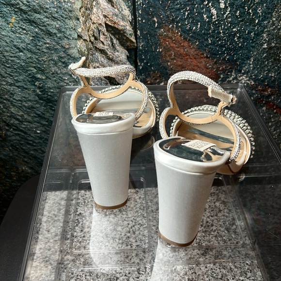 Badgley Mischka Kari Block Heel - Picture 9 of 16